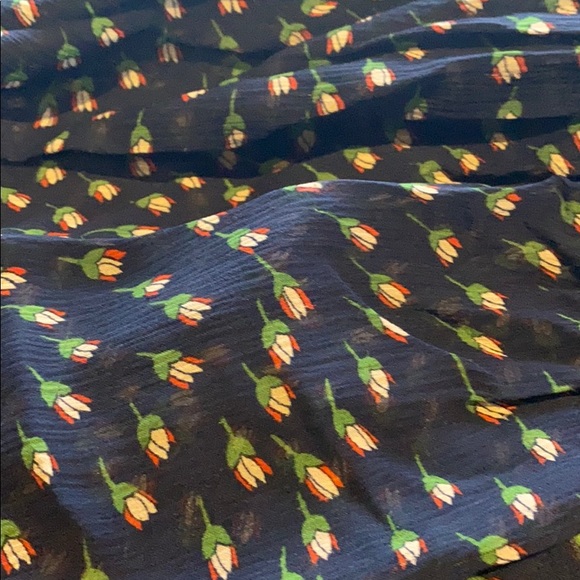 girl. By Band of Outsiders Tulip Print Silk Dress - Picture 3 of 10